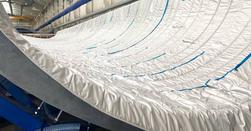 Combitherms specialsyede termo vingecovers indgår naturligt i processen, når Dencam Composite A/S producerer støbeforme til produktion af vindmøllevinger